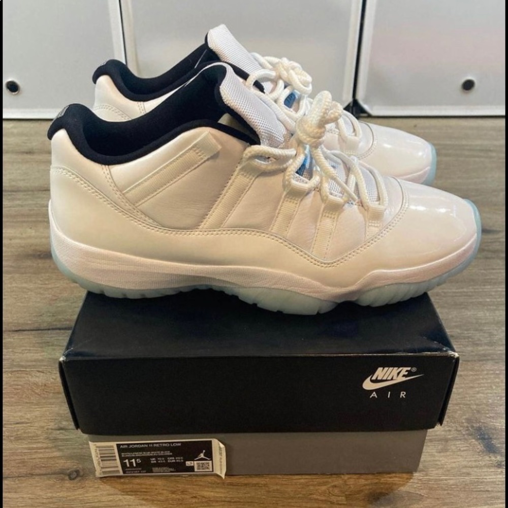 Jordan 11 legend blue 11. Five dead stock with a box